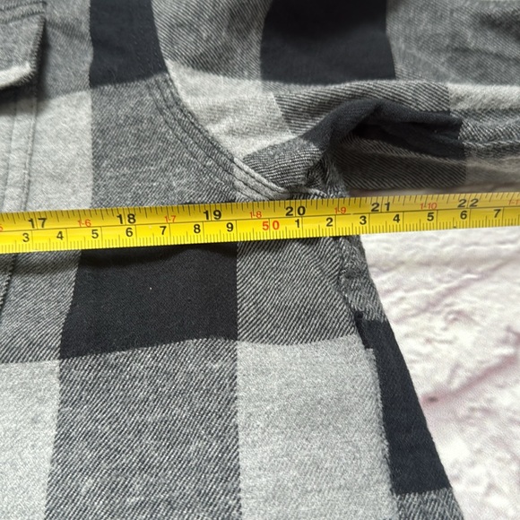 Black and Gray Plaid Button-Up flannel shirt - Picture 4 of 4
